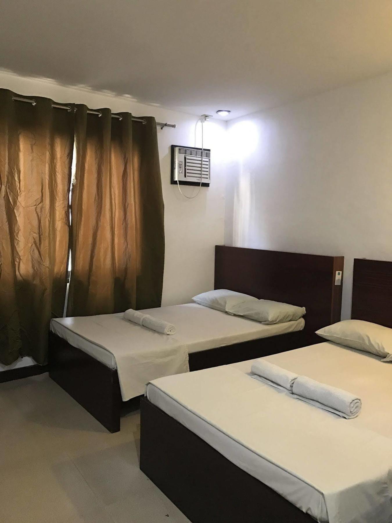 Ziur Inn Laoag Exterior photo