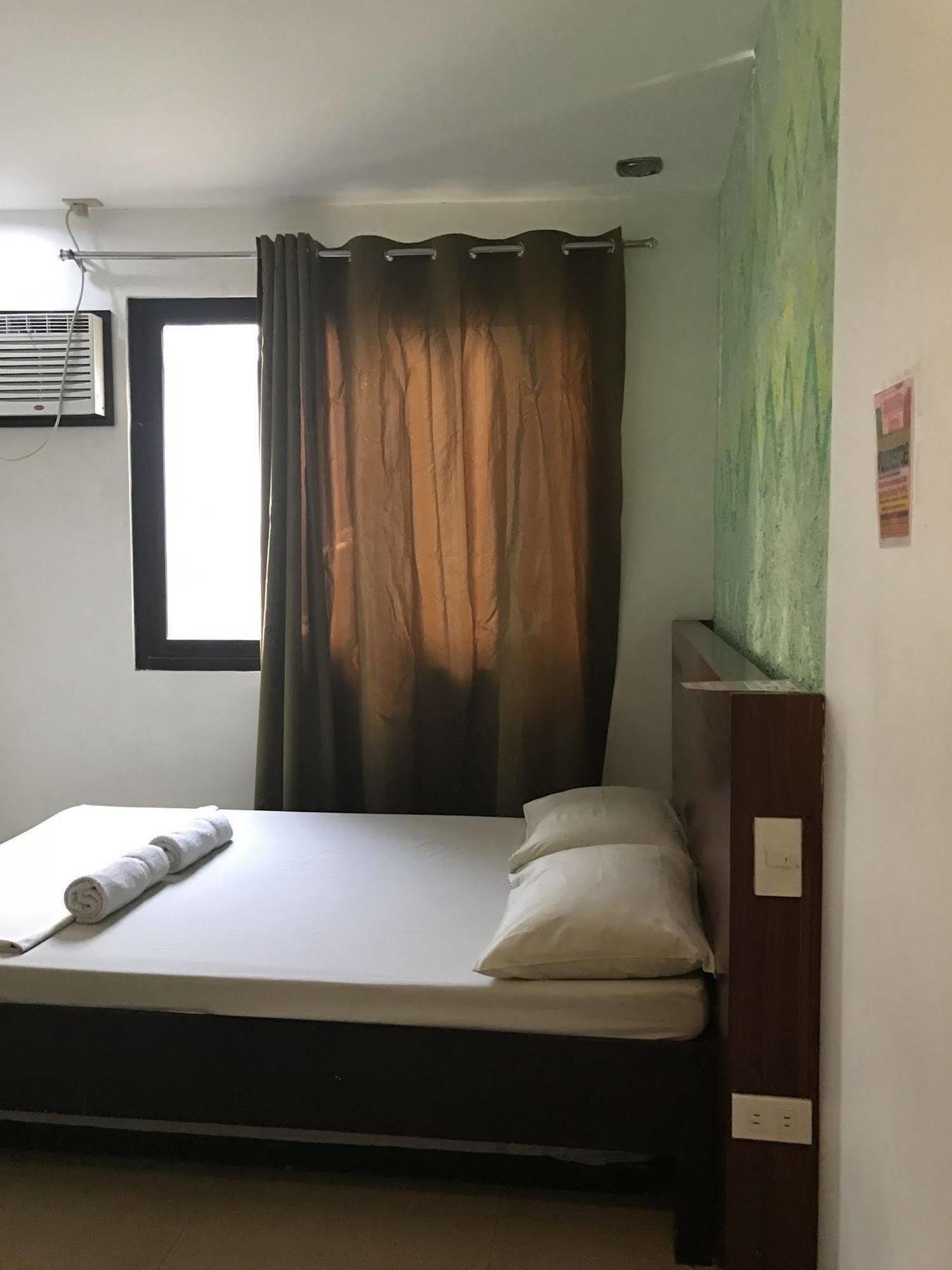 Ziur Inn Laoag Exterior photo