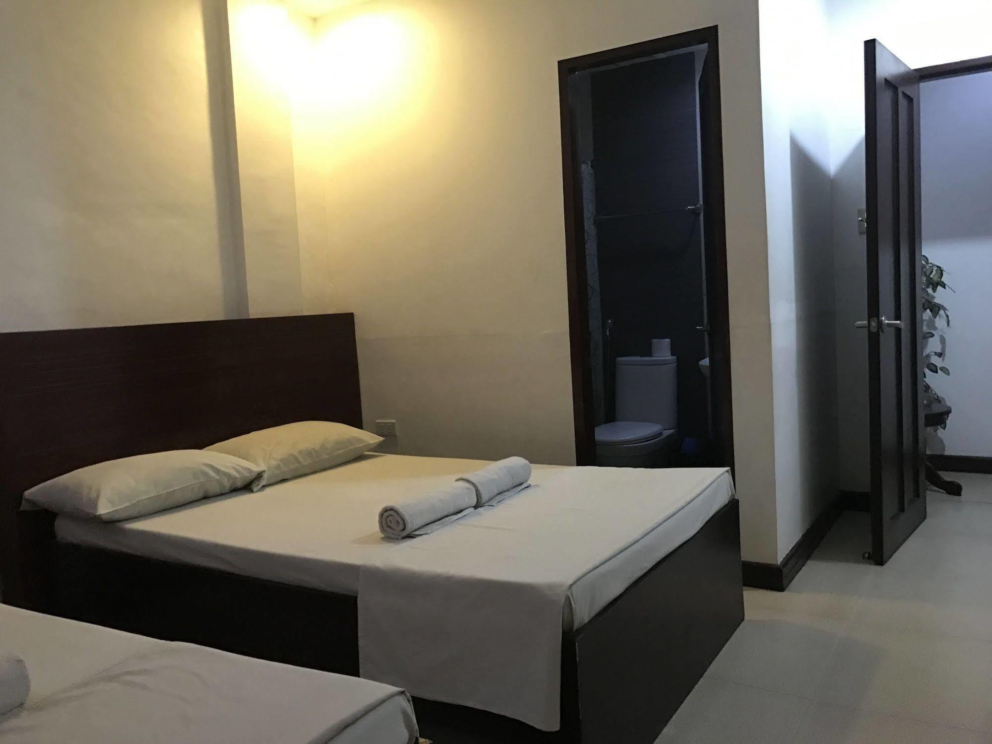 Ziur Inn Laoag Exterior photo