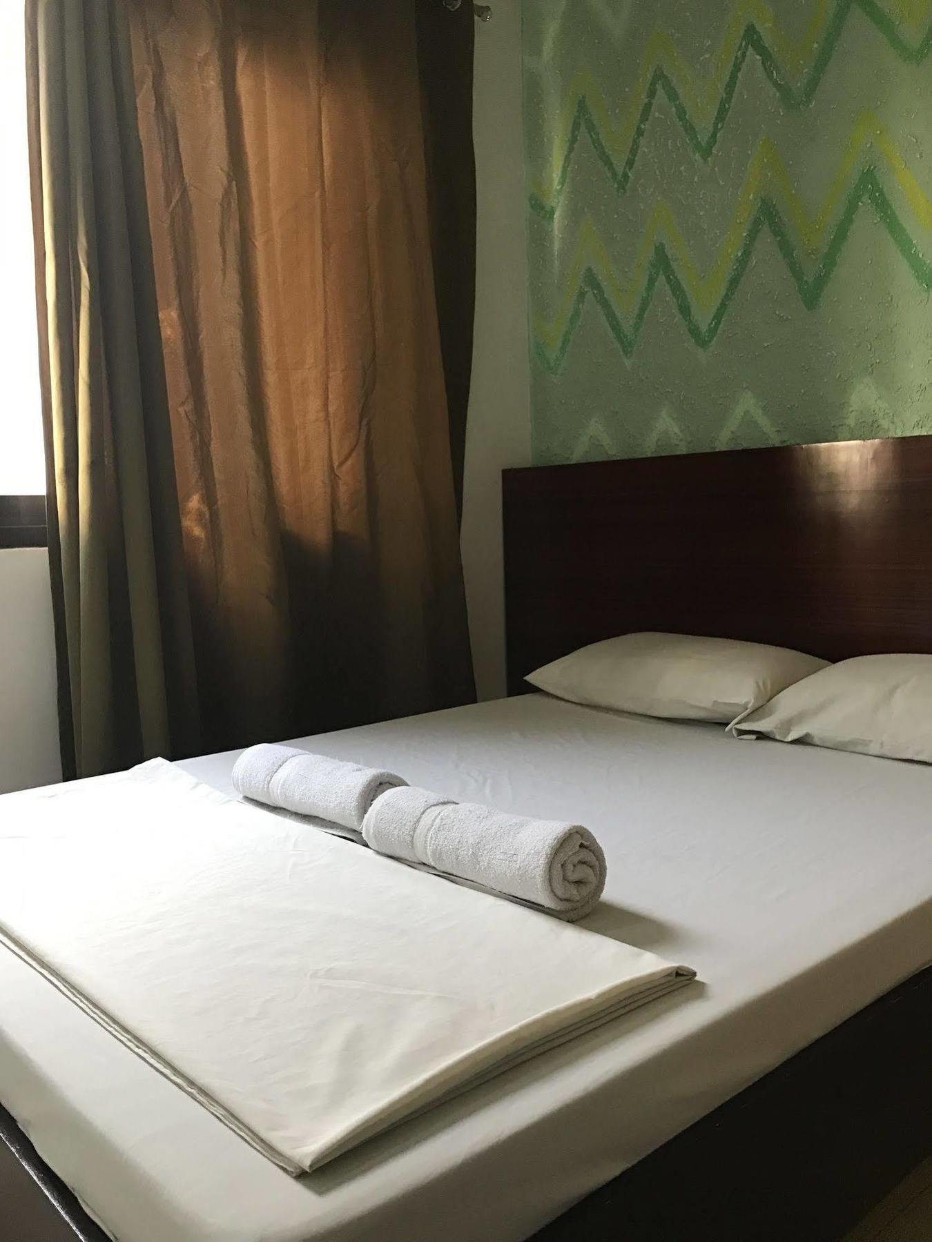 Ziur Inn Laoag Exterior photo