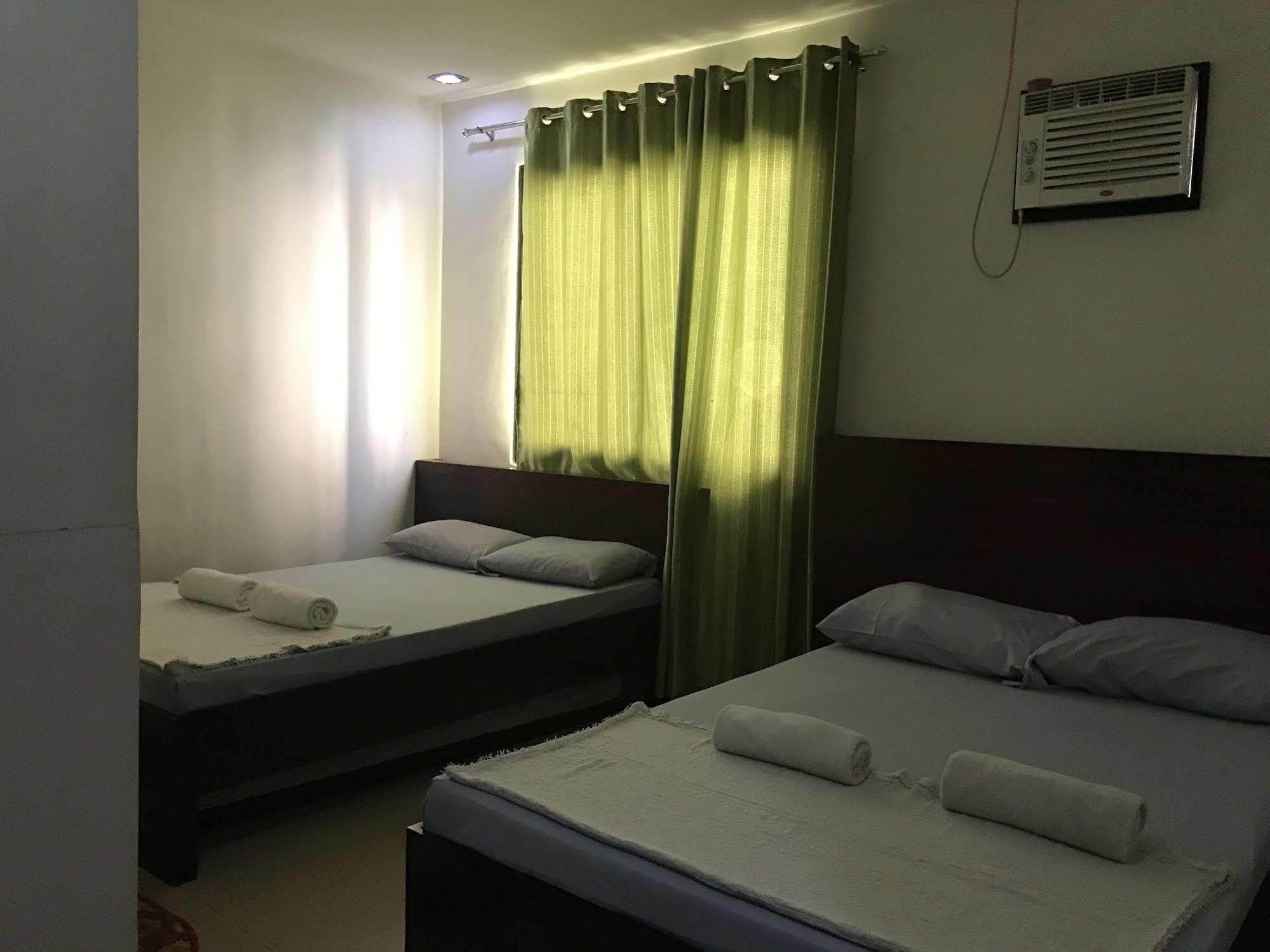Ziur Inn Laoag Exterior photo