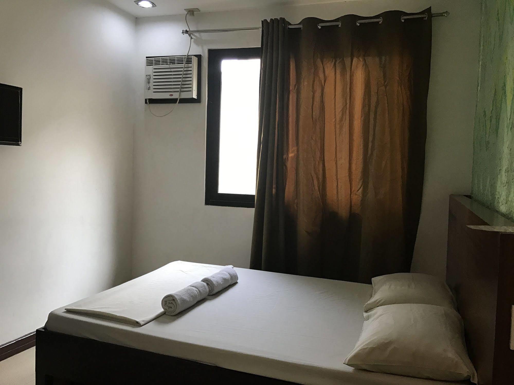 Ziur Inn Laoag Exterior photo